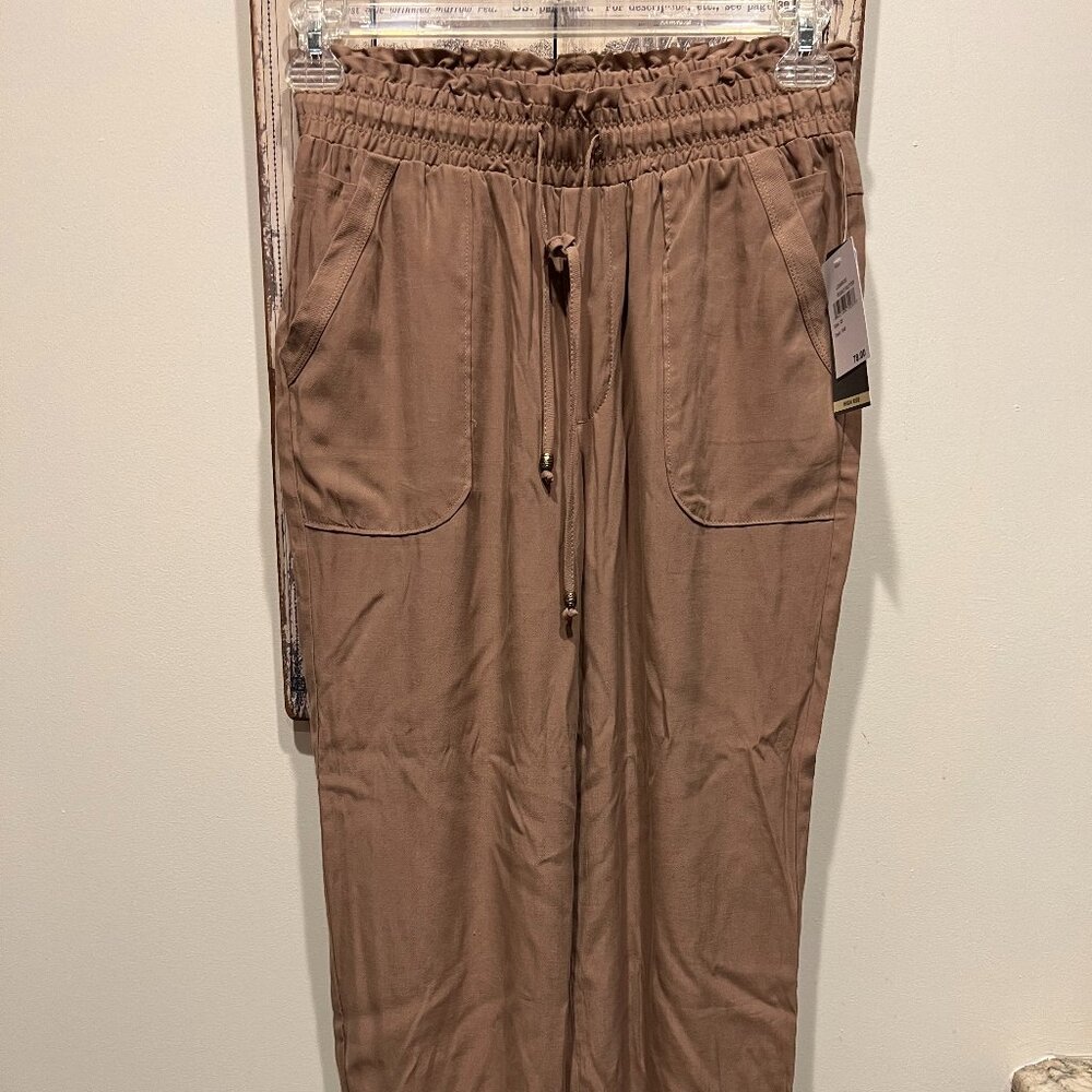 NWT Tan joggers w/elastic waist/ankles
